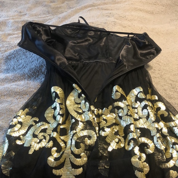 Hailey Logan Tulle Mini Dress Black w/Gold pattern, sweetheart neckline sz 2 - Picture 16 of 16